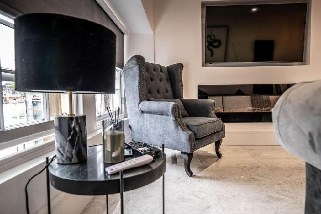 Luxury Royal Mile Boutique 2Bedroom Apartment เอดินบะระ ภายนอก รูปภาพ