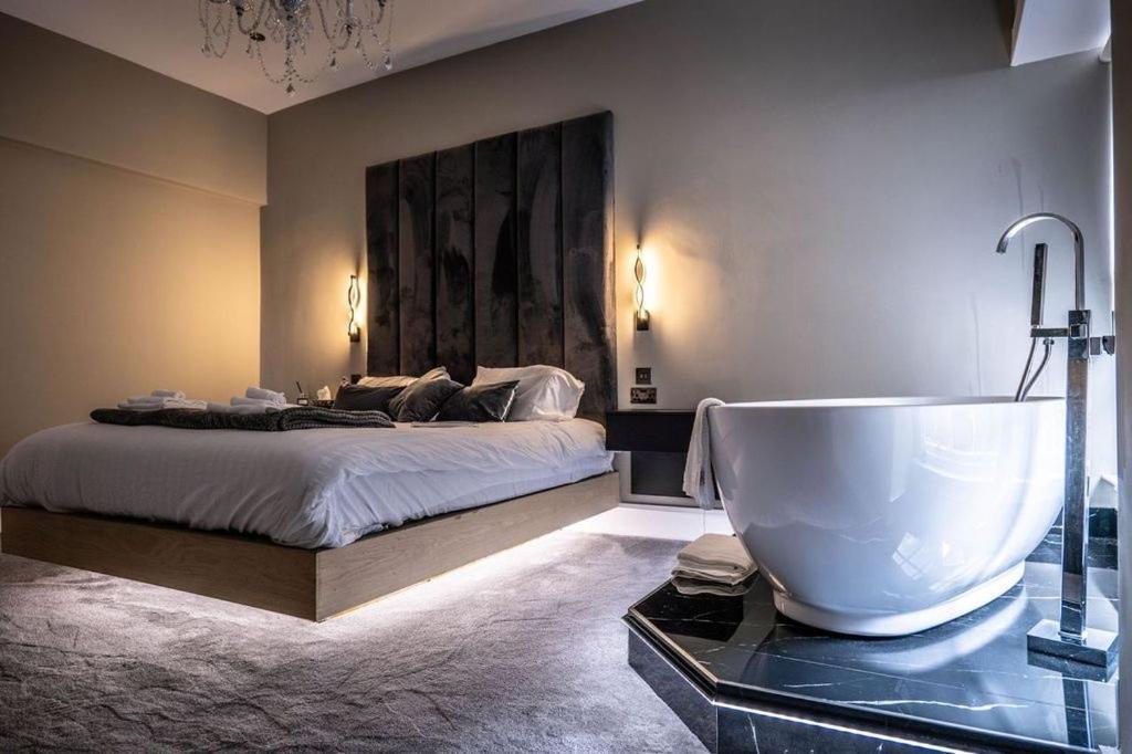Luxury Royal Mile Boutique 2Bedroom Apartment เอดินบะระ ภายนอก รูปภาพ