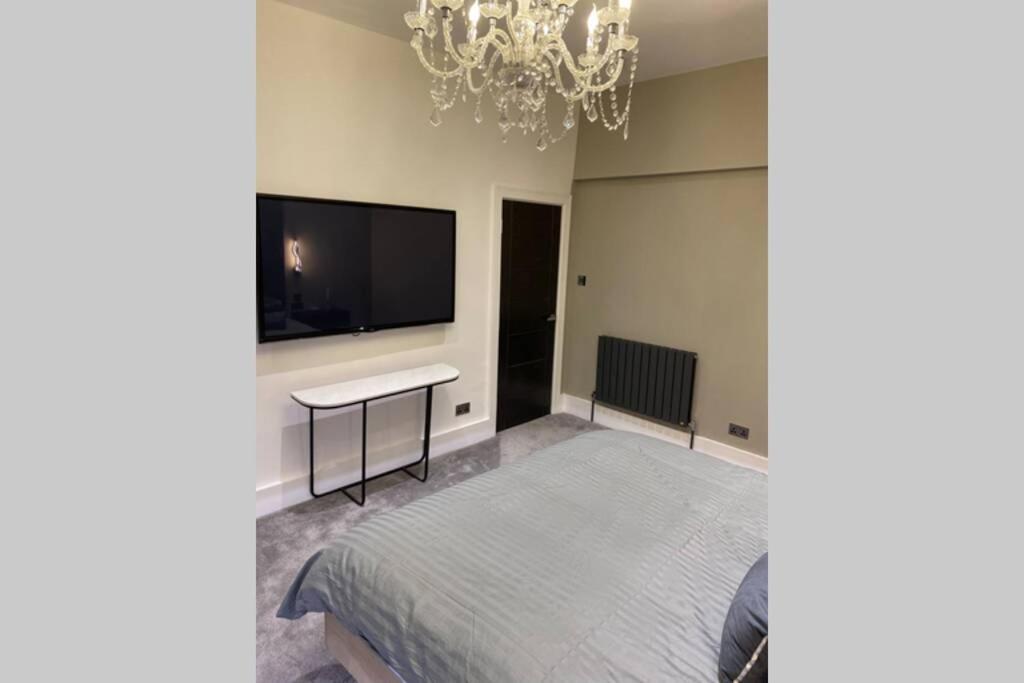Luxury Royal Mile Boutique 2Bedroom Apartment เอดินบะระ ภายนอก รูปภาพ