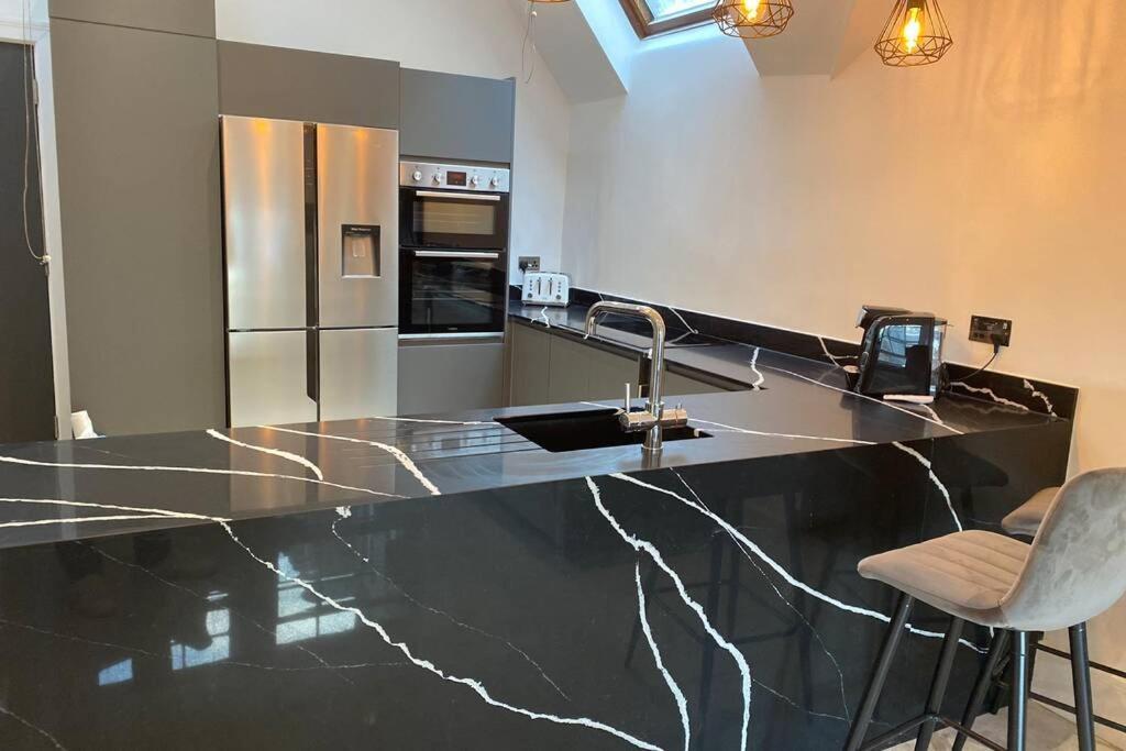 Luxury Royal Mile Boutique 2Bedroom Apartment เอดินบะระ ภายนอก รูปภาพ