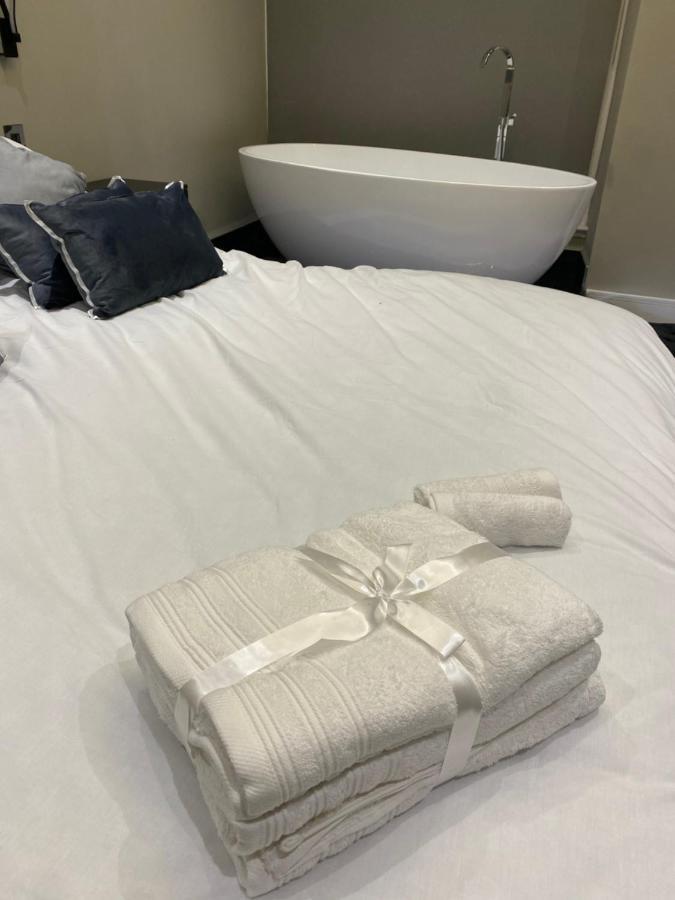 Luxury Royal Mile Boutique 2Bedroom Apartment เอดินบะระ ภายนอก รูปภาพ