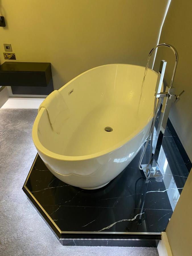 Luxury Royal Mile Boutique 2Bedroom Apartment เอดินบะระ ภายนอก รูปภาพ