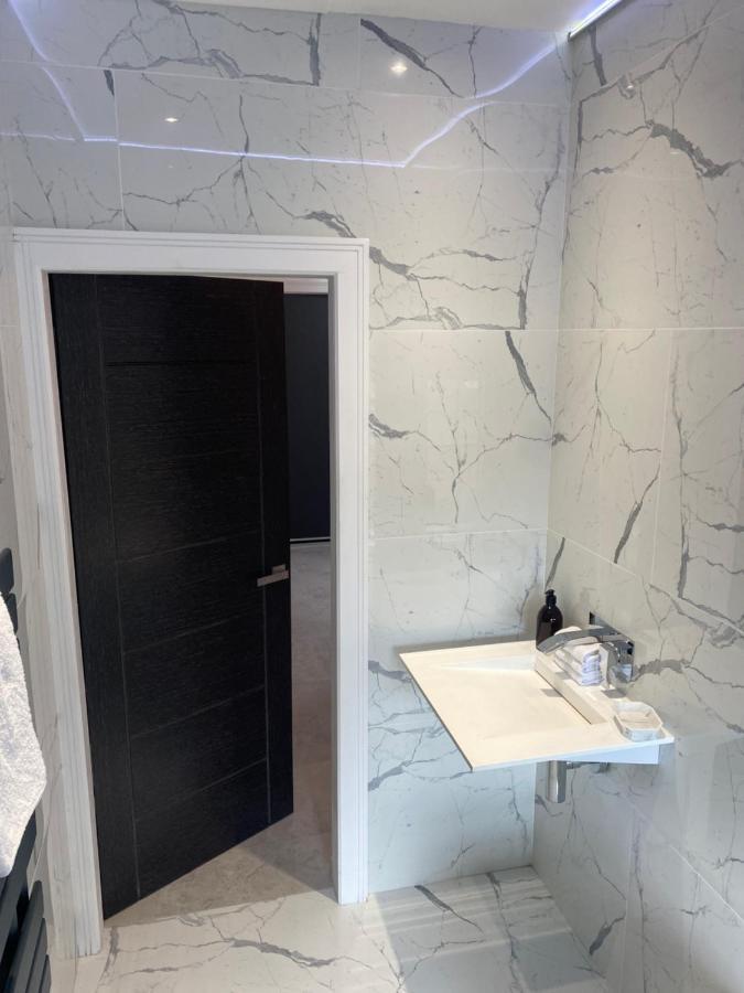 Luxury Royal Mile Boutique 2Bedroom Apartment เอดินบะระ ภายนอก รูปภาพ