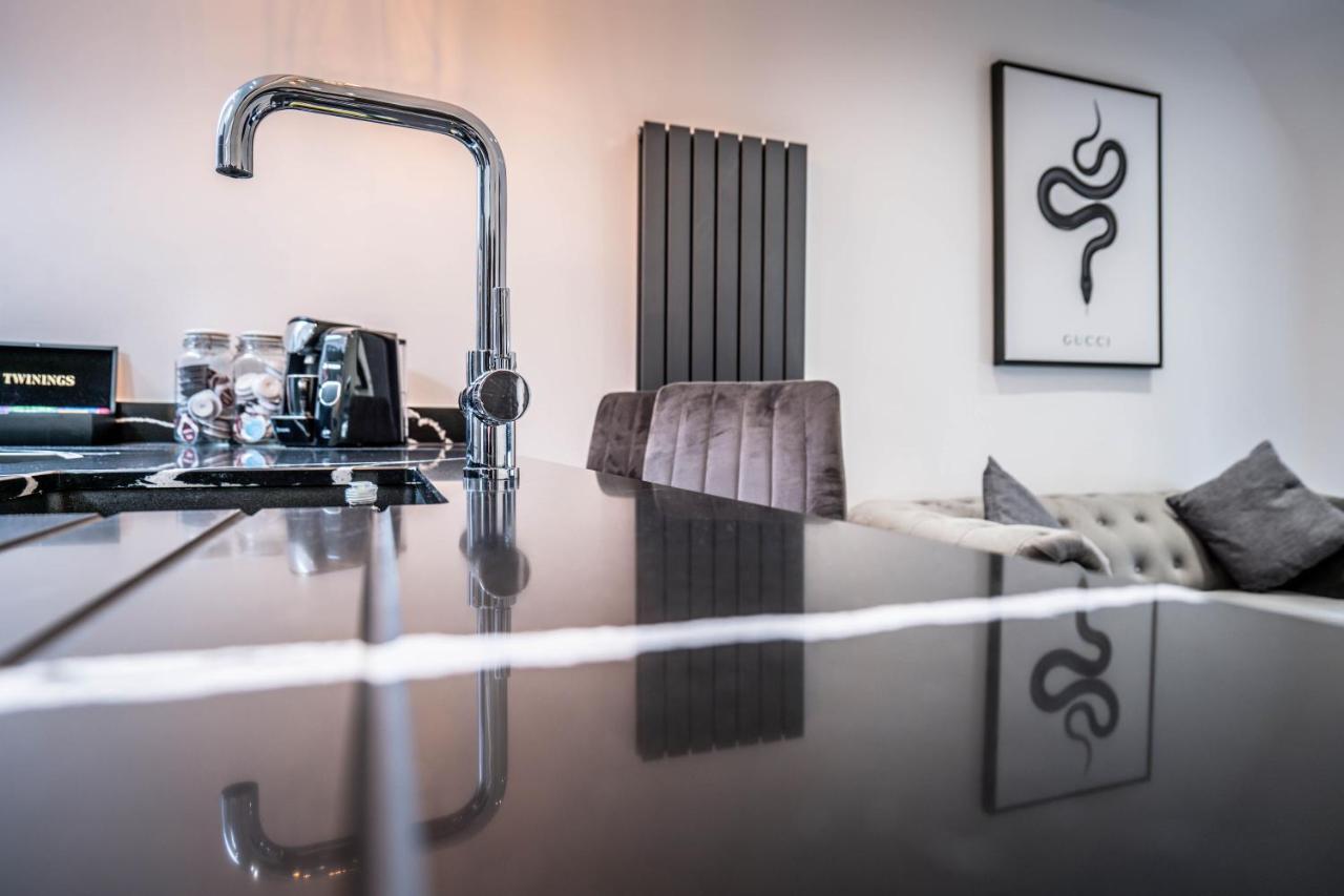 Luxury Royal Mile Boutique 2Bedroom Apartment เอดินบะระ ภายนอก รูปภาพ