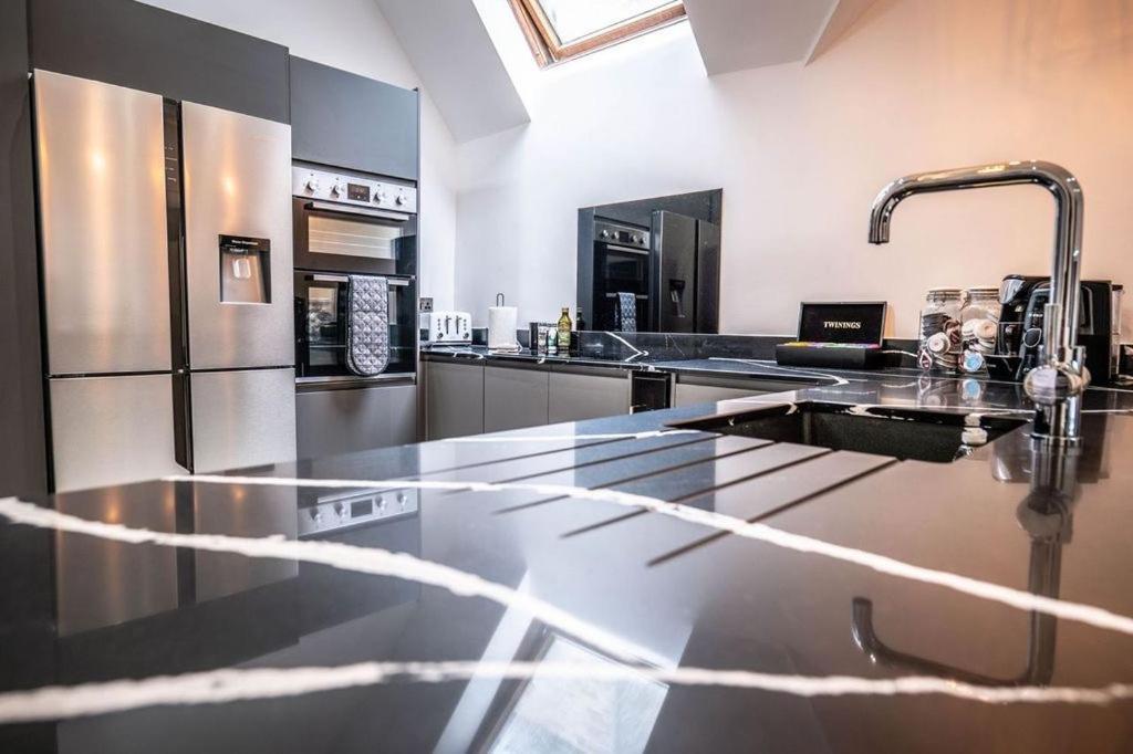 Luxury Royal Mile Boutique 2Bedroom Apartment เอดินบะระ ภายนอก รูปภาพ